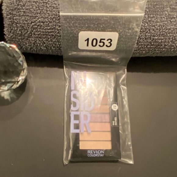 Revlon Colorstay Insider Looks Books Eye Shadow Palette #940 Initiee - Picture 5 of 5